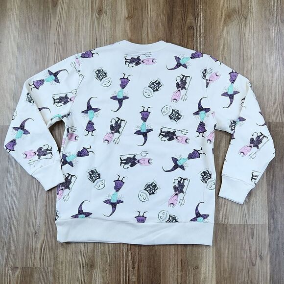 🔸️NWT Nightmare Before Christmas Lock, Stock, & Barrel Sweatshirt Small - Picture 2 of 9